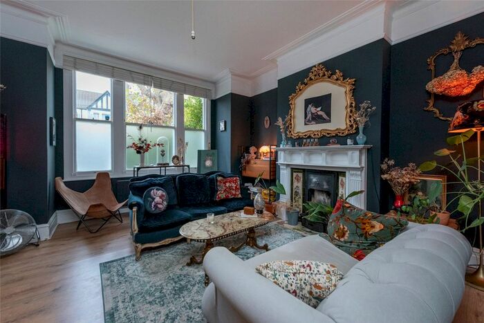 2 Bedroom Flat To Rent In Lushington Road, Kensal Green, London, NW10