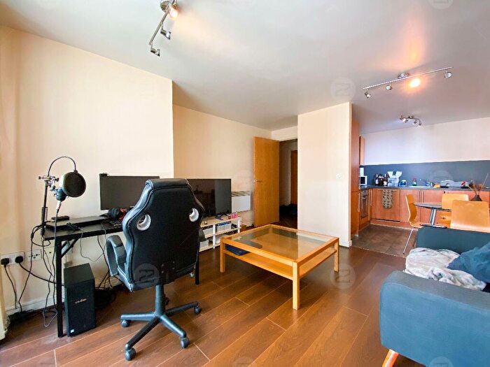 1 Bedroom Flat For Sale In Centenary Plaza, Holliday Street, Birmingham, B1