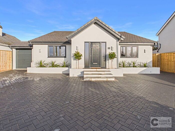 4 Bedroom Bungalow For Sale In Exeter Road, Kingsteignton, TQ12