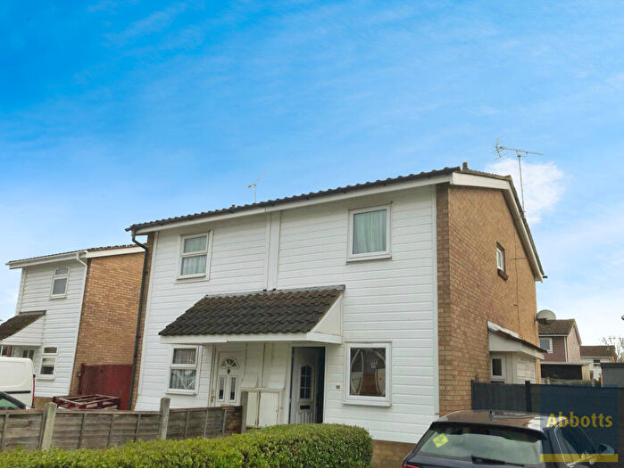 2 Bedroom House To Rent In Burnt Mills, Basildon, SS13