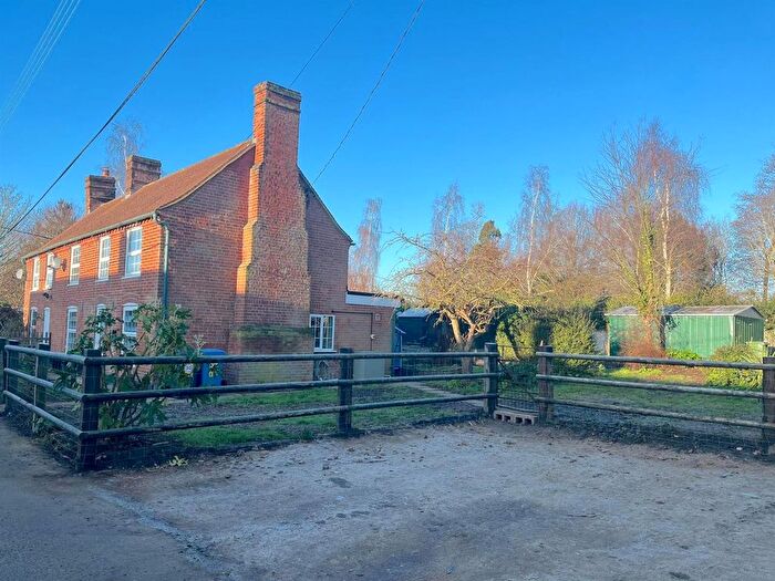 3 Bedroom Property To Rent In The Street, Freston, Ipswich, IP9