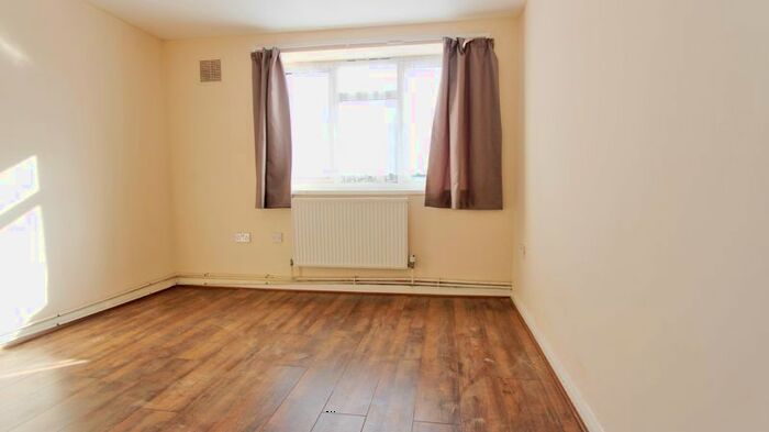 2 Bedroom Flat To Rent In Colney Hatch Lane, London, N10
