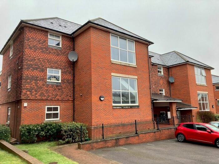 1 Bedroom Flat To Rent In Brook Road, Redhill, RH1
