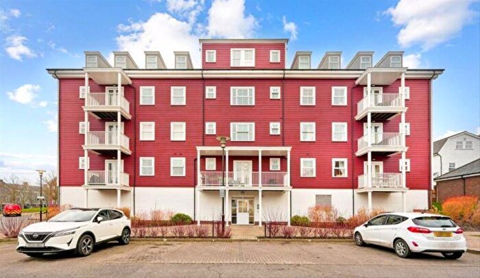 2 Bedroom Flat To Rent In Beaumont Drive, Worcester Park, KT4