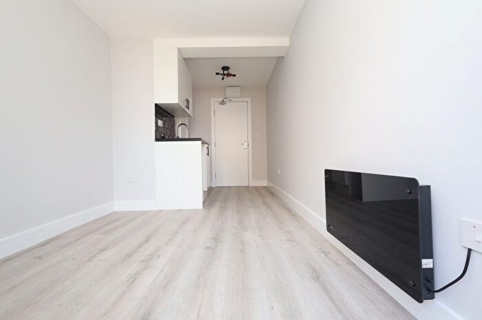 Studio To Rent In Walton Bridge Road, Shepperton, TW17