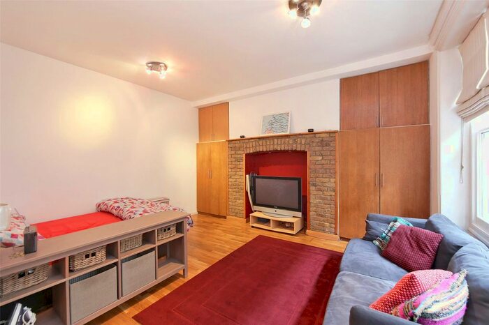 Studio To Rent In Clanricarde Gardens, Notting Hill Gate, W2