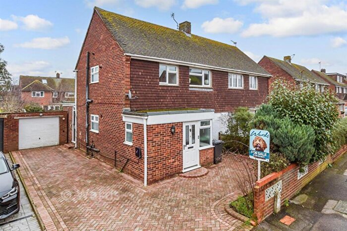 3 Bedroom Semi Detached House For Sale In The Avenue, Greenacres, Aylesford, Kent, ME20