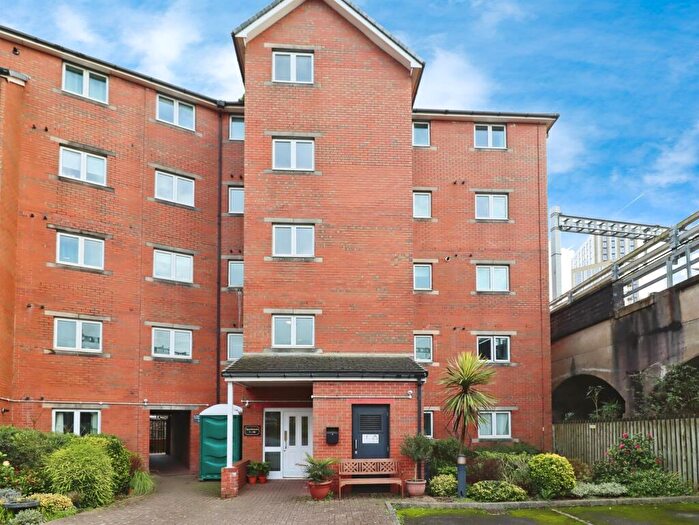 2 Bedroom Flat For Sale In Taffs Mead Embankment, Cardiff, CF11