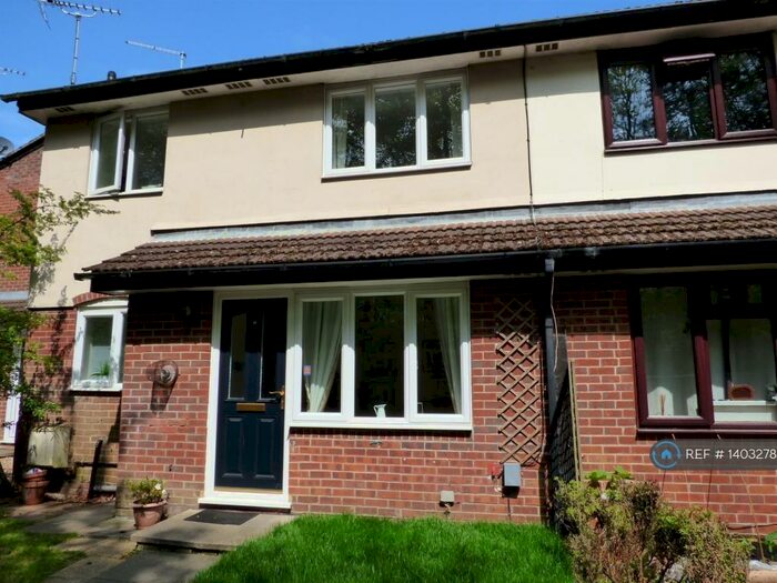 1 Bedroom Terraced House To Rent In Nightingale Close, Farnborough, GU14