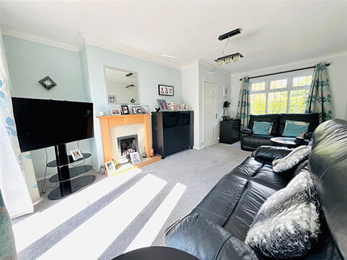 3 Bedroom Detached House For Sale In De Quincey Road, West Timperley, Altrincham, WA14