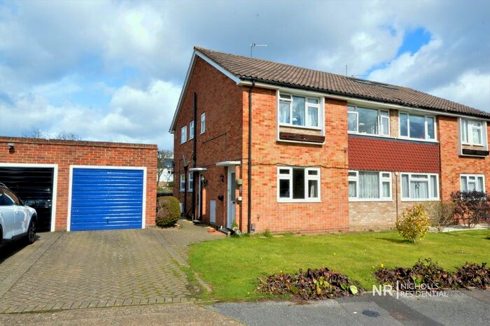 2 Bedroom Maisonette To Rent In Nightingale Drive, West Ewell, Surrey., KT19