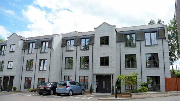2 Bedroom Flat To Rent In High Street, Banchory, AB31