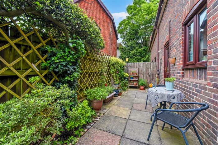 2 Bedroom Terraced House To Rent In Hylton Road, Petersfield, GU32