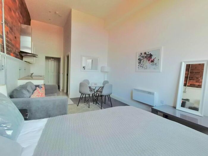 1 Bedroom Flat To Rent In Crocketts Lane, Smethwick B66