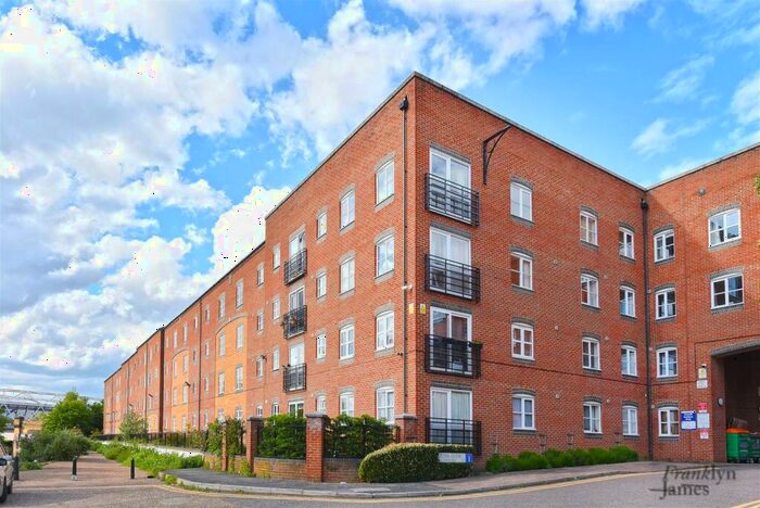 2 Bedroom Apartment To Rent In Otter Close, Stratford, E15