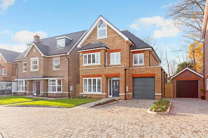 5 Bedroom Detached House To Rent In Albright Gardens, Stompond Lane, KT12