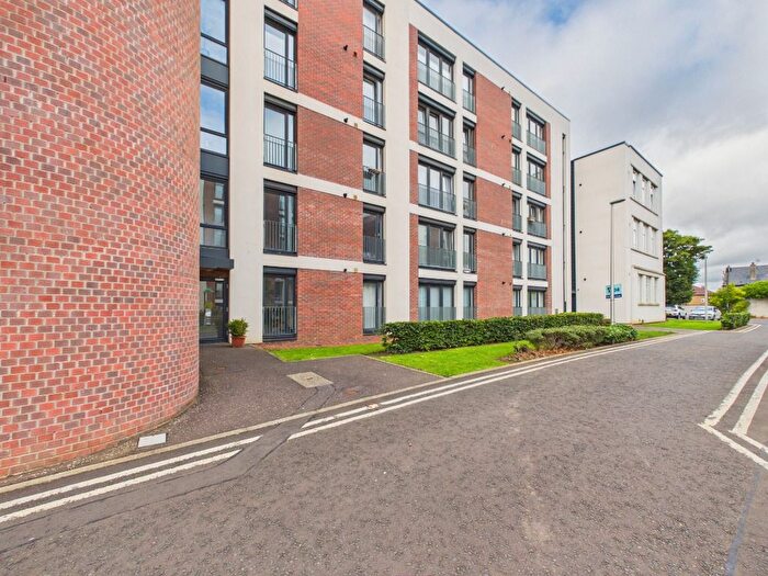 3 Bedroom Flat To Rent In Arneil Place, Pilton, Edinburgh, EH5