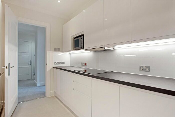 1 Bedroom Apartment To Rent In Brasenose Drive, SW13