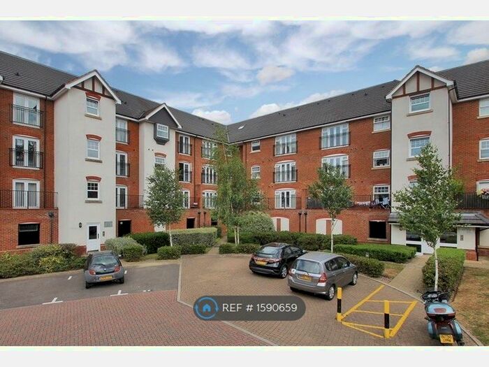 2 Bedroom Flat To Rent In Woodfield Lodge, Crawley, RH10