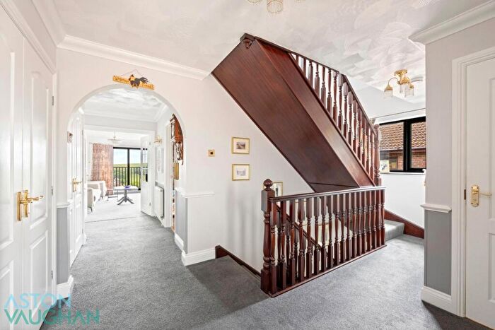 4 Bedroom Detached House For Sale In Wanderdown Road, Ovingdean, BN2