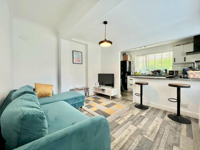 1 Bedroom Flat To Rent In Harold Road, Margate, CT9