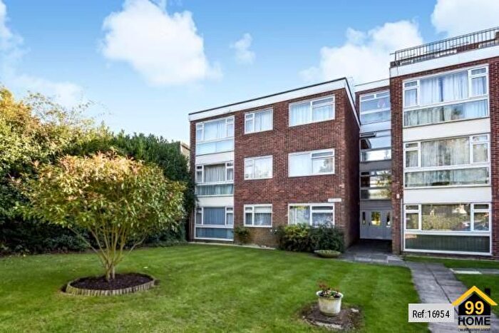 1 Bedroom Flat For Sale In Foxgrove Road, Beckenham, Kent, BR3