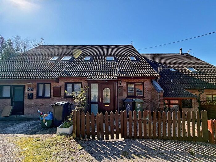 2 Bedroom Property For Sale In Oakfield Gardens, Parkend, GL15