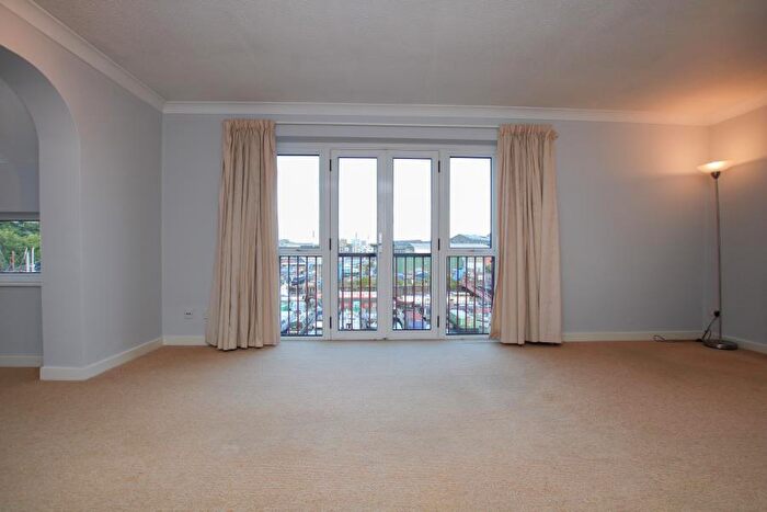 2 Bedroom Apartment To Rent In Portland Court - Spike Island, BS1