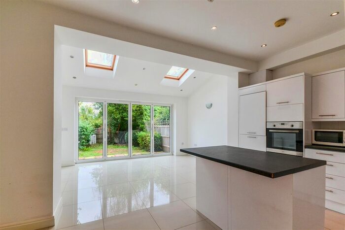 4 Bedroom Property To Rent In Avondale Road, London, SW19