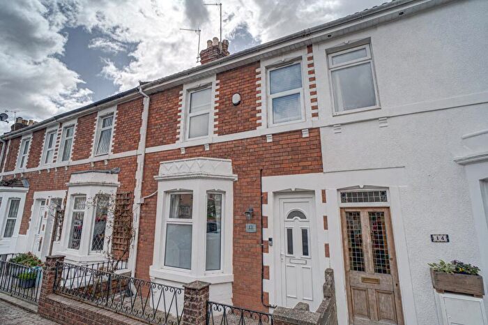 3 Bedroom Terraced House For Sale In Ashford Road, Old Town, Swindon, Wiltshire, SN1
