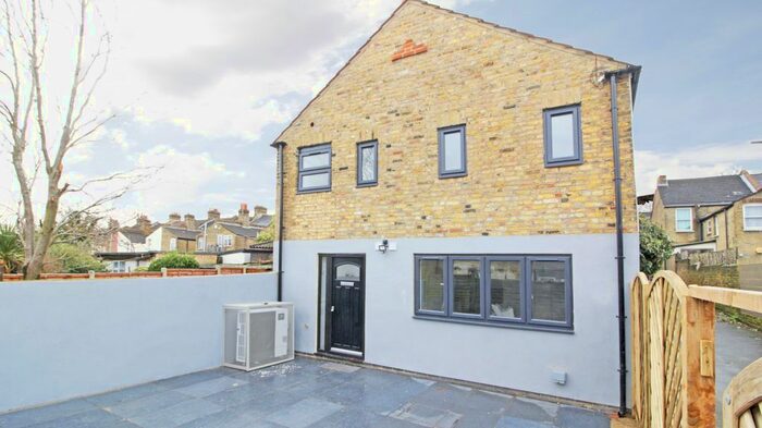 2 Bedroom Detached House To Rent In Lenton Path, Plumstead, SE18