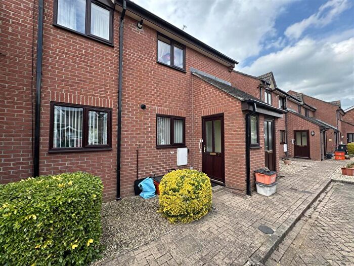 2 Bedroom Maisonette For Sale In Drew Street, Swindon, SN2