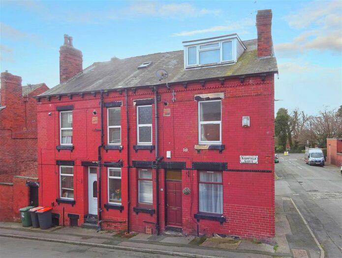 2 Bedroom Property To Rent In Moorfield Grove, Armley, Leeds, LS12