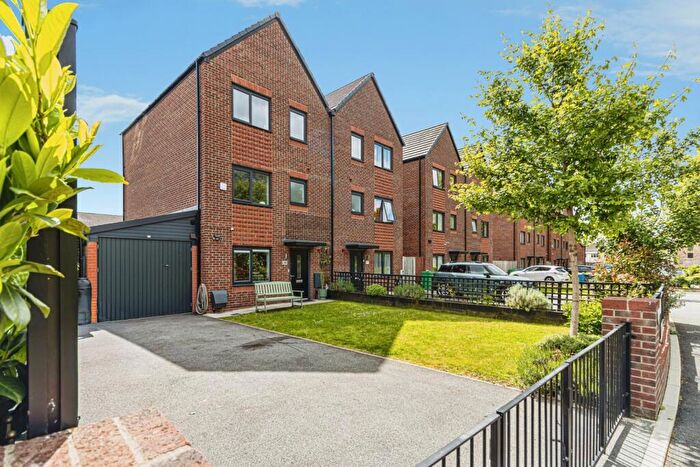 4 Bedroom Semi-Detached House For Sale In Redcliffe Drive, Manchester, M4