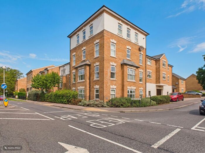 2 Bedroom Flat For Sale In Parsonage Road, Horsham, RH12
