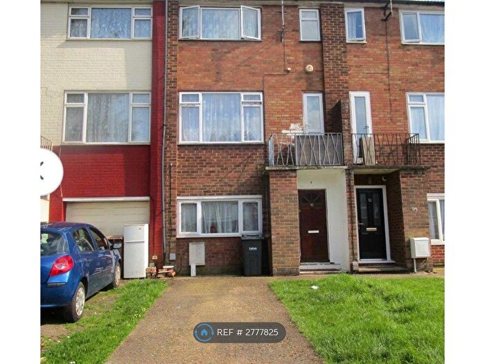 2 Bedroom Flat To Rent In Tenby Drive, Luton, LU4