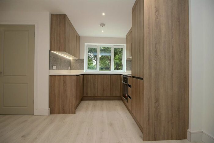 2 Bedroom Flat To Rent In Liston Road, Tottenham, London, N17