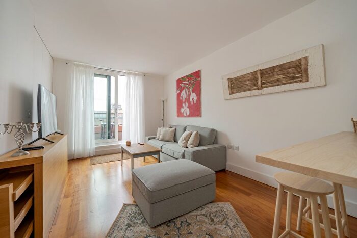 2 Bedroom Flat To Rent In Praed Street, London, W2