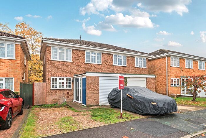3 Bedroom Semi Detached House For Sale In Bates Walk, Addlestone, KT15