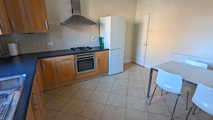 2 Bedroom Flat To Rent In Canute Road, Southampton, Hampshire, SO14