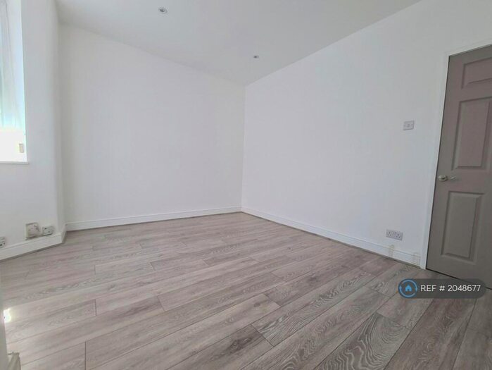 3 Bedroom Terraced House To Rent In Belmont Road, Grays, RM17