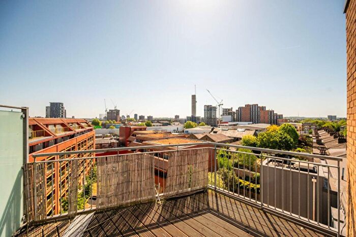 2 Bedroom Flat To Rent In Glengall Road, Peckham, London, SE15