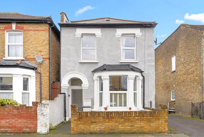 1 Bedroom Flat For Sale In Harewood Road, Colliers Wood, London, SW19