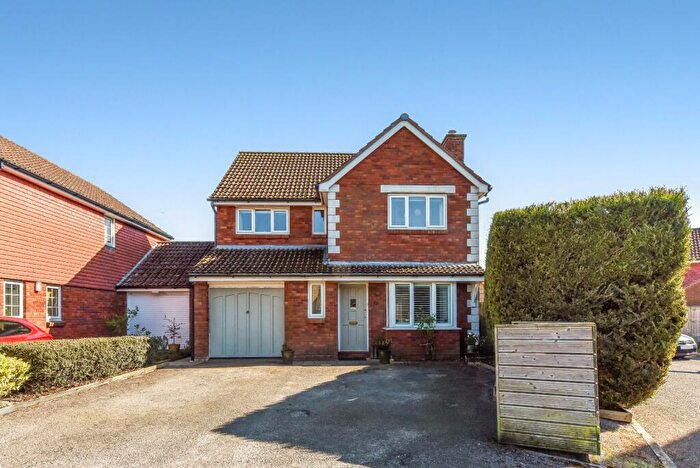 4 Bedroom Detached House For Sale In Woodlark Gardens, Petersfield, Hampshire, GU31