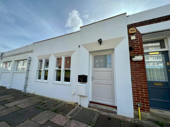 4 Bedroom Flat To Rent In Marina Arcade, Bexhill-On-Sea, TN40