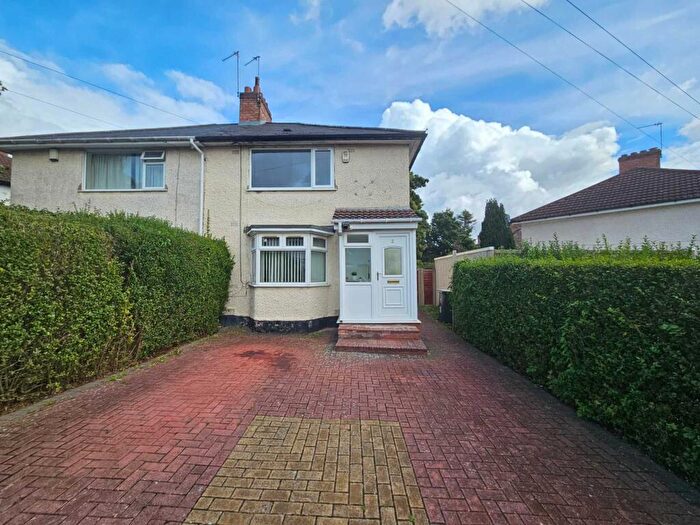 3 Bedroom Semi-Detached House To Rent In Chells Grove, Birmingham, B13