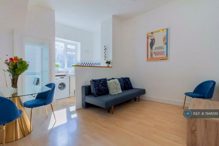 1 Bedroom Flat To Rent In Cologne Road, London, SW11