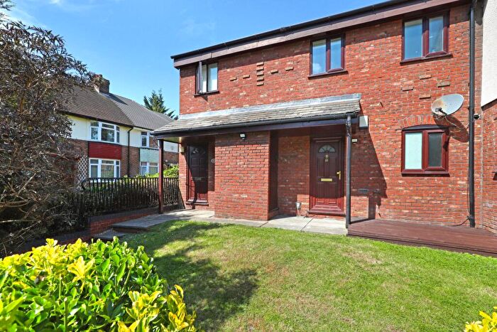 2 Bedroom Flat For Sale In Cascade Road, Buckhurst Hill, IG9
