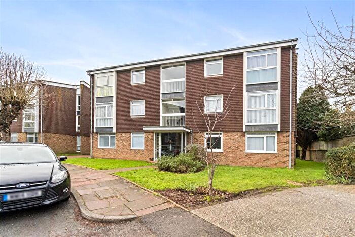 2 Bedroom Flat For Sale In Dorchester Gardens, Worthing, BN11