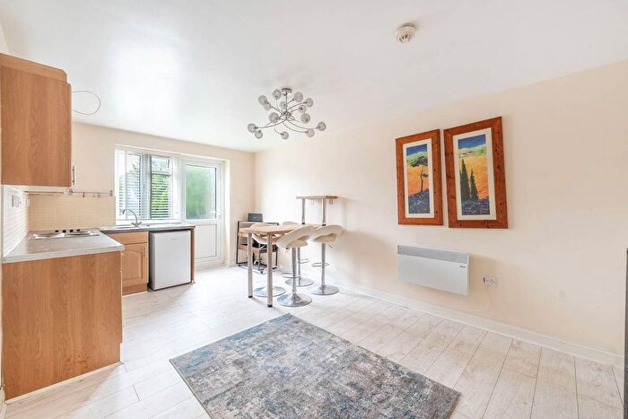 1 Bedroom Maisonette To Rent In Gammons Lane, Watford, WD24